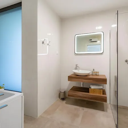 River Hills With Heated Pool With Hydromassage, Gym Ferienhaus Gata
