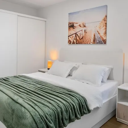 River Hills With Heated Pool With Hydromassage, Gym *
