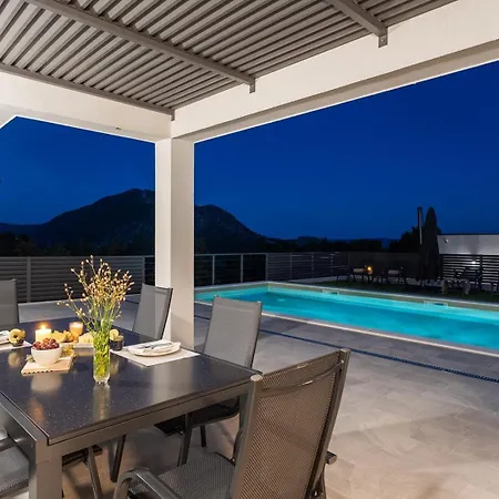 River Hills With Heated Pool With Hydromassage, Gym