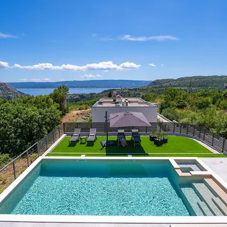 River Hills With Heated Pool With Hydromassage, Gym Ferienhaus *